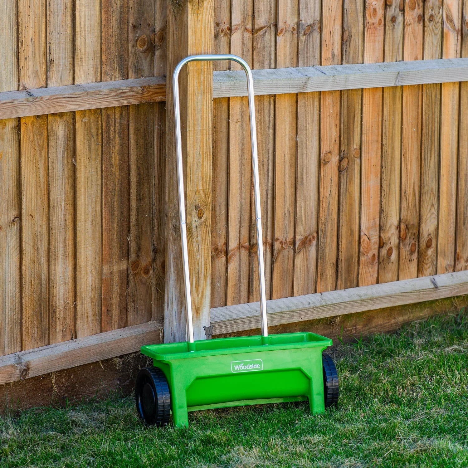 2L Garden Lawn Seed/Fertiliser Spreader Grass Weed Feed Salt Gritter