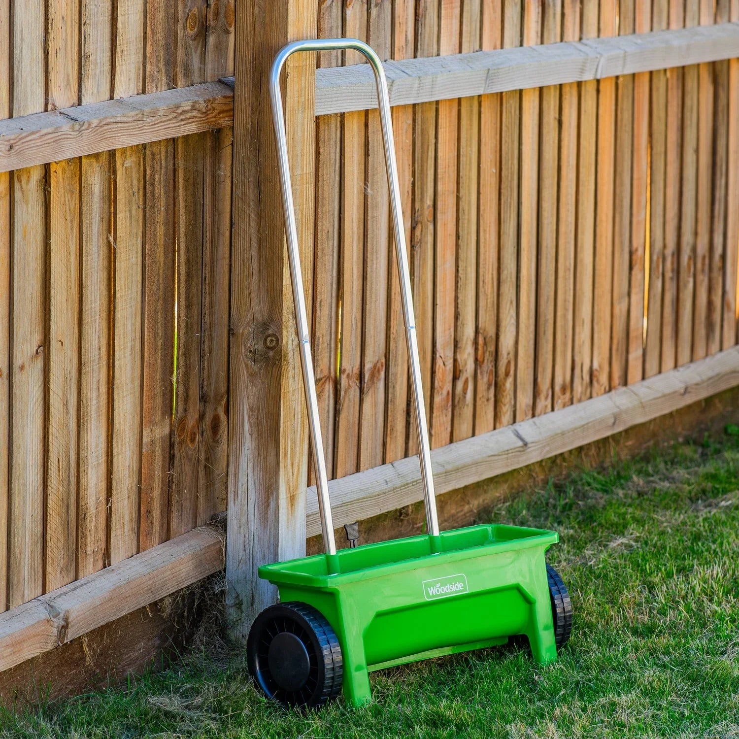 2L Garden Lawn Seed/Fertiliser Spreader Grass Weed Feed Salt Gritter